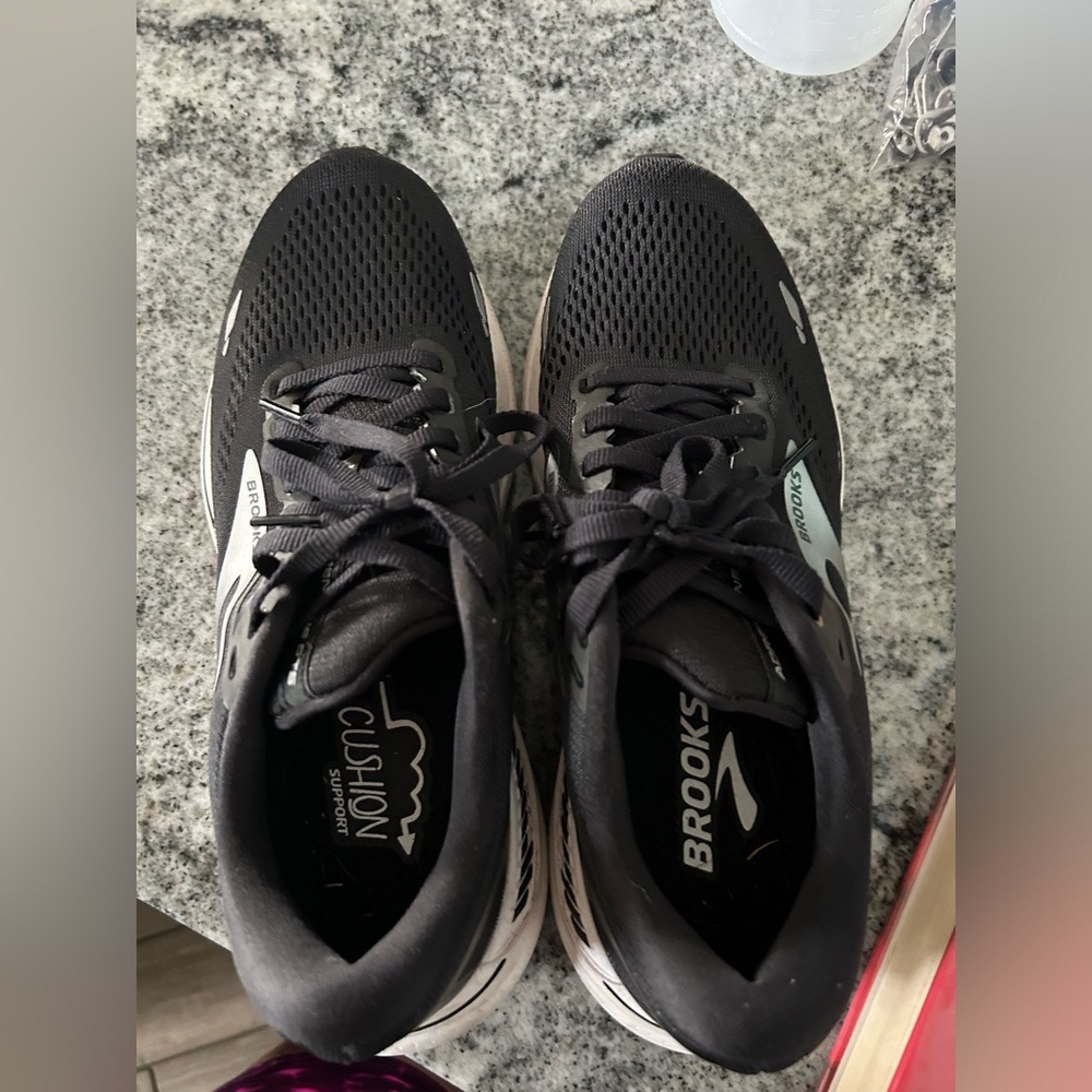 Brooks adrenaline women’s size 8